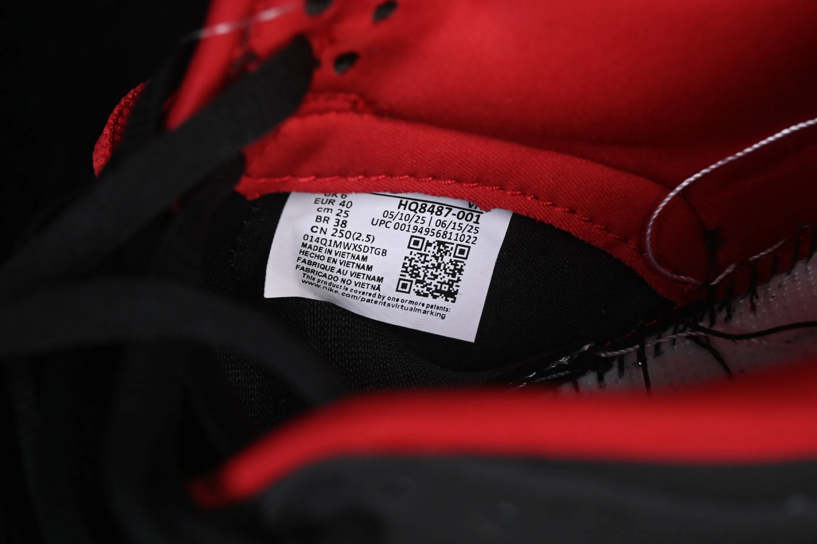 All Categories Nk SB Dunk Series Nk SB Dunk Low Low-top sneakers Supreme x Nike Dunk SB Dunk Low joint black low-top casual skateboard shoes HQ8487-001